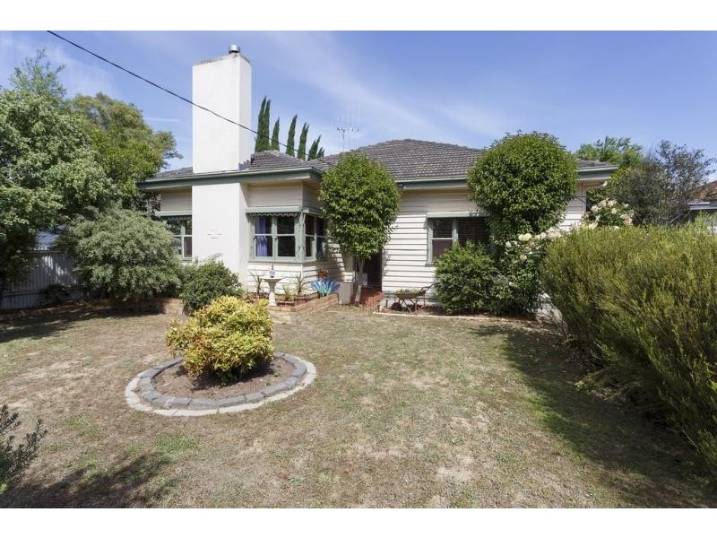 102 Havlin Street West, Quarry Hill VIC 3550