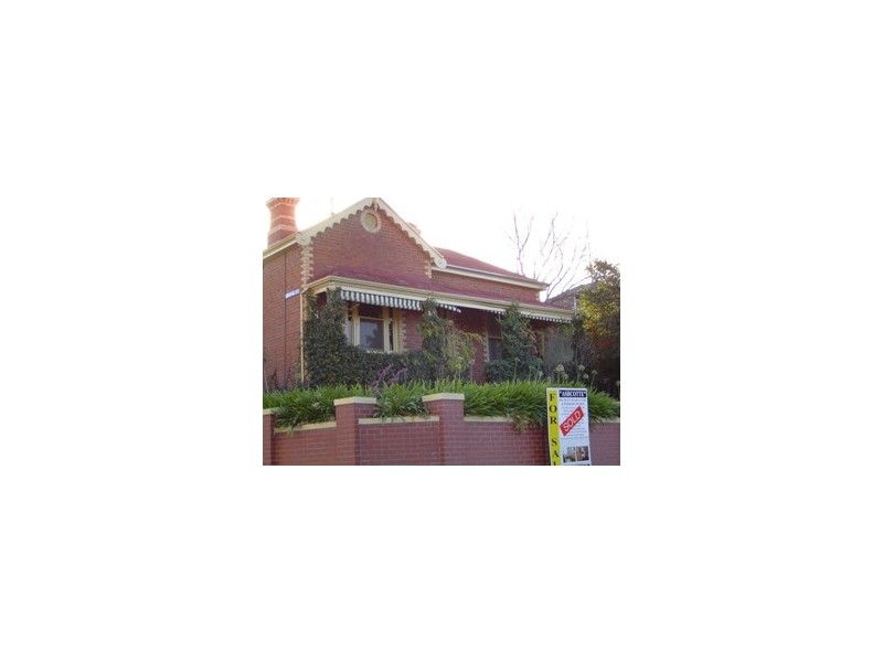 4 Carpenter Street, Quarry Hill VIC 3550