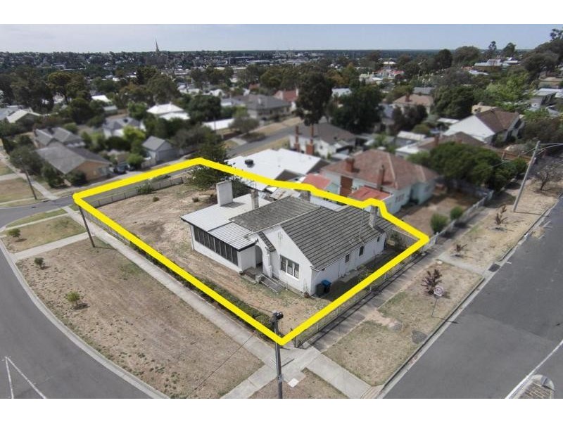 13 Peel Street, Quarry Hill VIC 3550