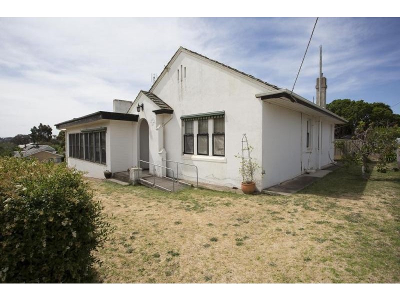 13 Peel Street, Quarry Hill VIC 3550