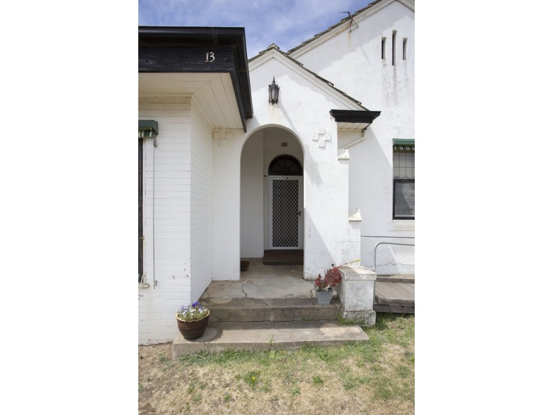 13 Peel Street, Quarry Hill VIC 3550