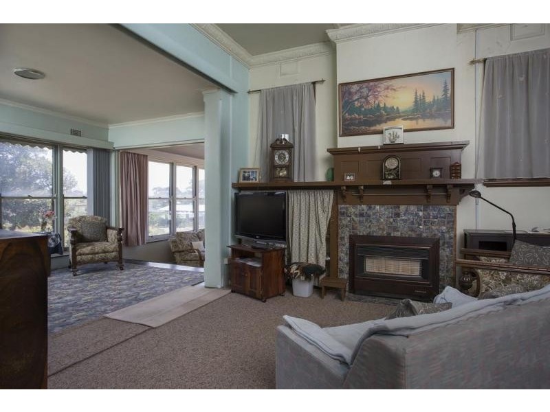 13 Peel Street, Quarry Hill VIC 3550