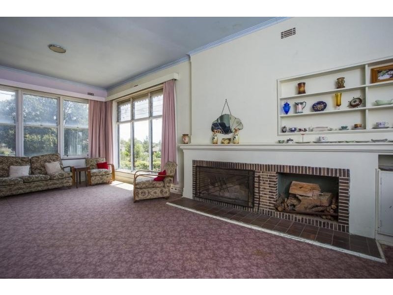 13 Peel Street, Quarry Hill VIC 3550