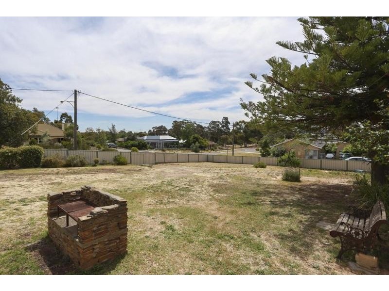 13 Peel Street, Quarry Hill VIC 3550
