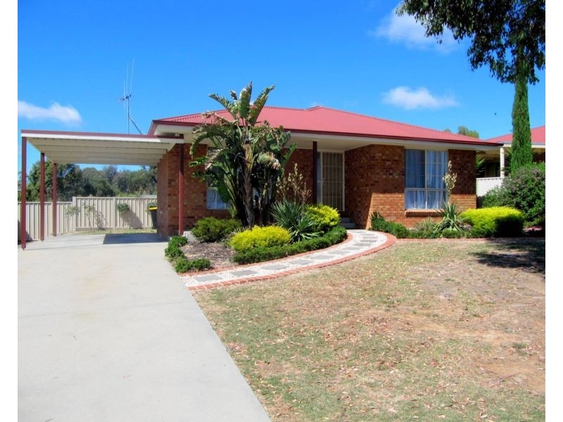 7 Pattison Drive, Kangaroo Flat VIC 3555