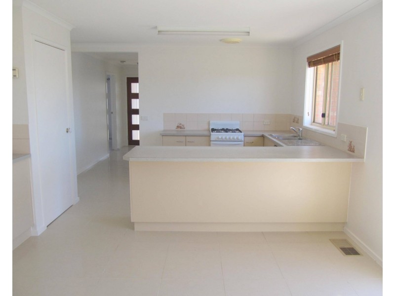 7 Pattison Drive, Kangaroo Flat VIC 3555