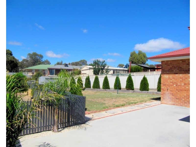 7 Pattison Drive, Kangaroo Flat VIC 3555