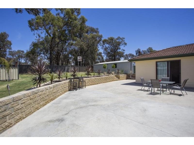 6 Averys Road, Eaglehawk VIC 3556