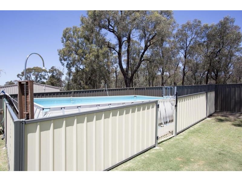 6 Averys Road, Eaglehawk VIC 3556