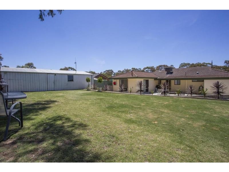 6 Averys Road, Eaglehawk VIC 3556