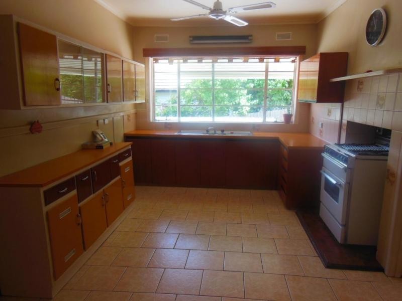 65 Race Street, Flora Hill VIC 3550