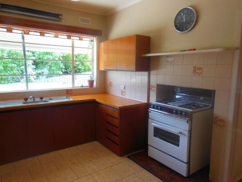 65 Race Street, Flora Hill VIC 3550