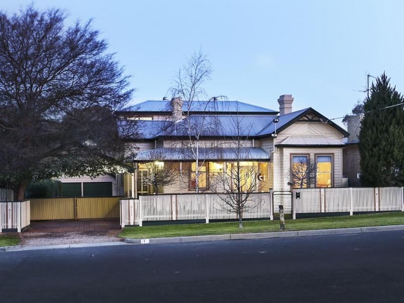 1 Malcolm Street, Quarry Hill VIC 3550