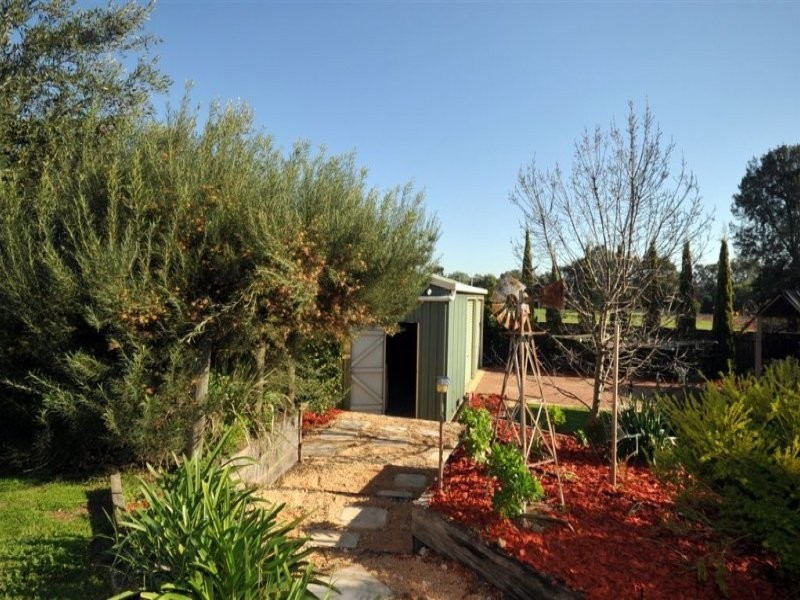 15 Bosquet Street, White Hills VIC 3550