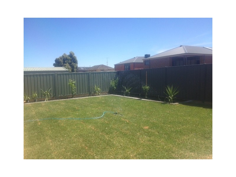 37 Greenfield Drive, Epsom VIC 3551