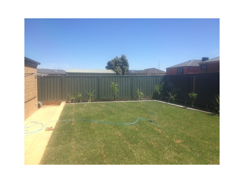 37 Greenfield Drive, Epsom VIC 3551