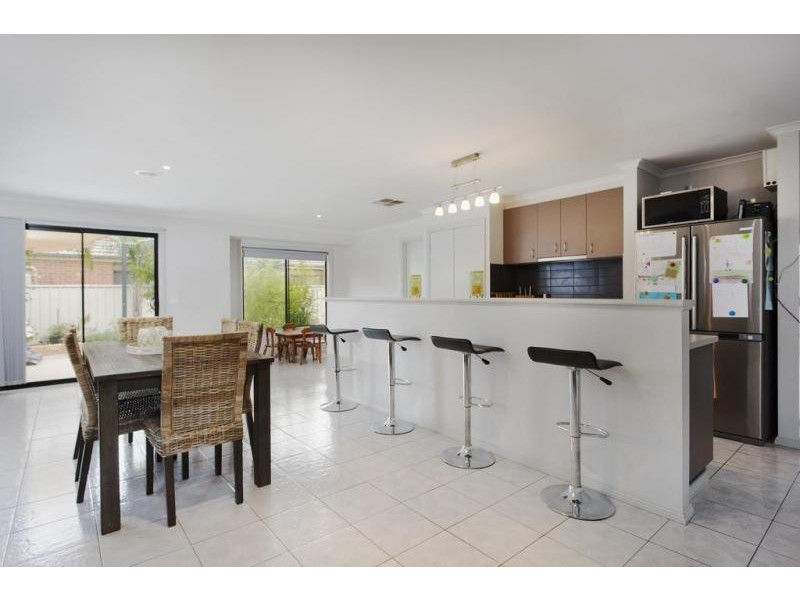 8 Lorikeet Avenue, Epsom VIC 3551