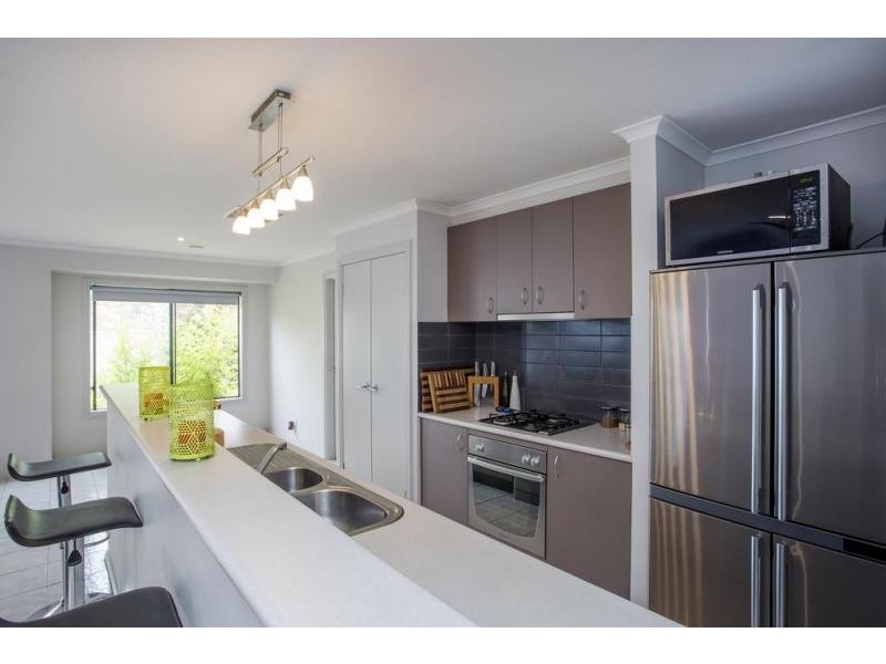 8 Lorikeet Avenue, Epsom VIC 3551