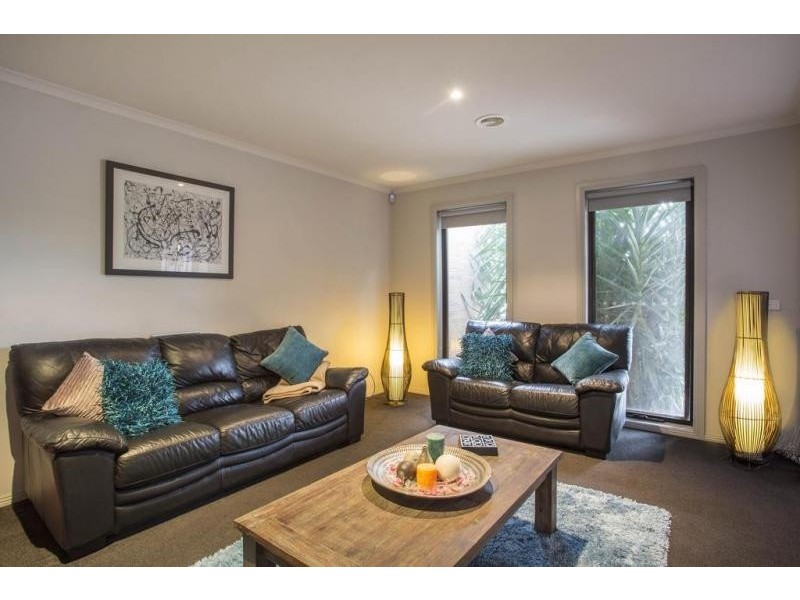 8 Lorikeet Avenue, Epsom VIC 3551