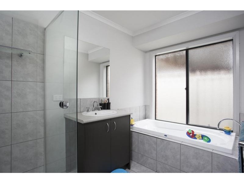8 Lorikeet Avenue, Epsom VIC 3551