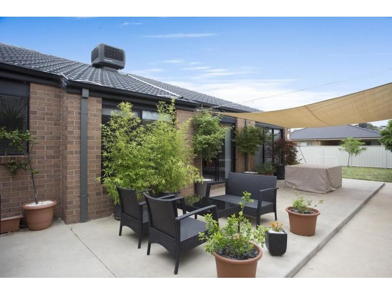 8 Lorikeet Avenue, Epsom VIC 3551