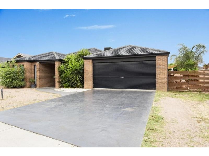 8 Lorikeet Avenue, Epsom VIC 3551