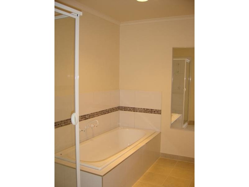 2/89 Queen Street, Kangaroo Flat VIC 3555