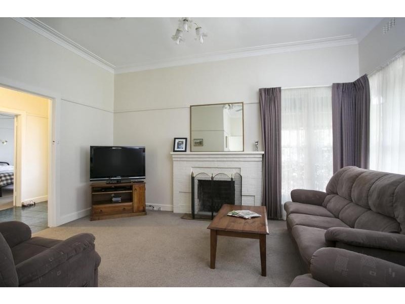 27 Hammer Street, Flora Hill VIC 3550