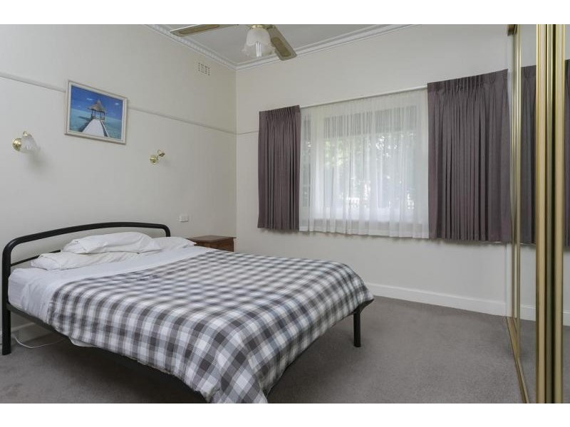 27 Hammer Street, Flora Hill VIC 3550