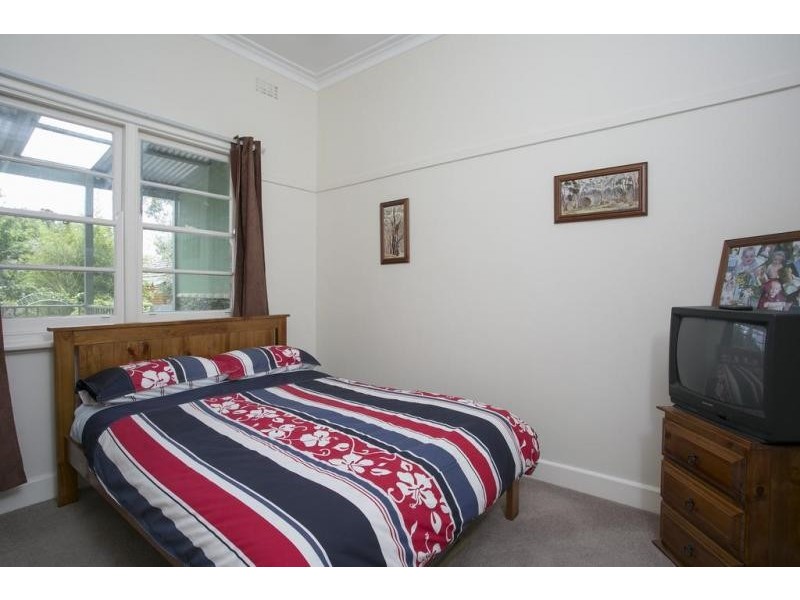 27 Hammer Street, Flora Hill VIC 3550