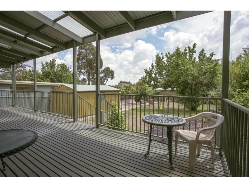 27 Hammer Street, Flora Hill VIC 3550