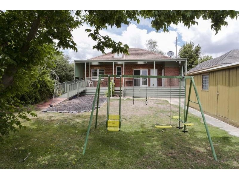 27 Hammer Street, Flora Hill VIC 3550