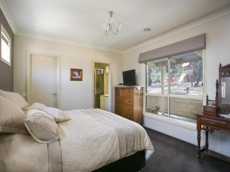 6 Moonah Court, Eaglehawk VIC 3556