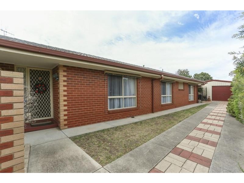 8 Elm Street, Golden Square VIC 3555