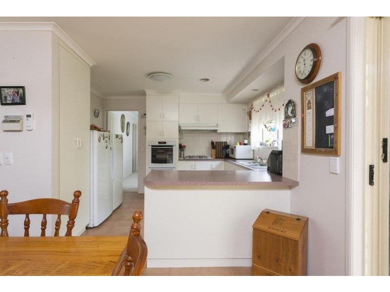 8 Elm Street, Golden Square VIC 3555