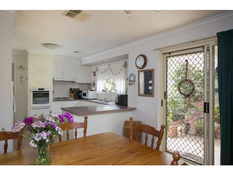 8 Elm Street, Golden Square VIC 3555