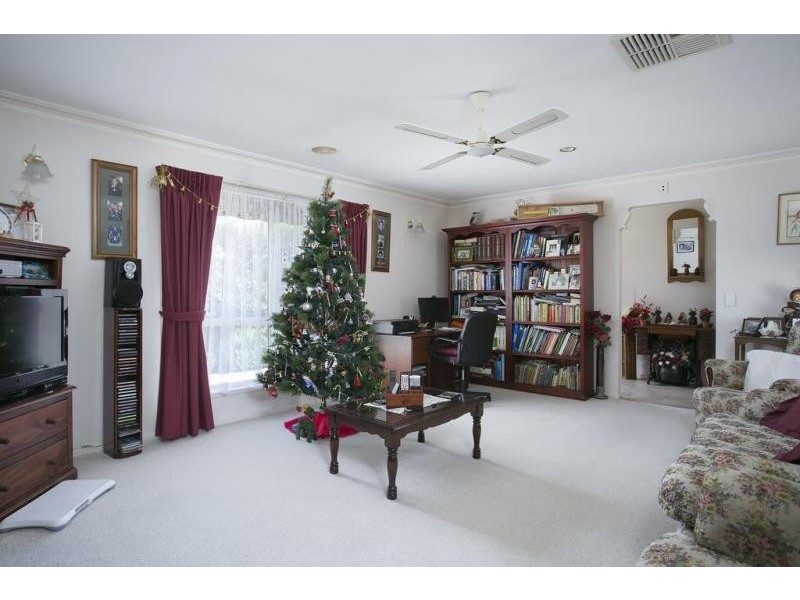 8 Elm Street, Golden Square VIC 3555