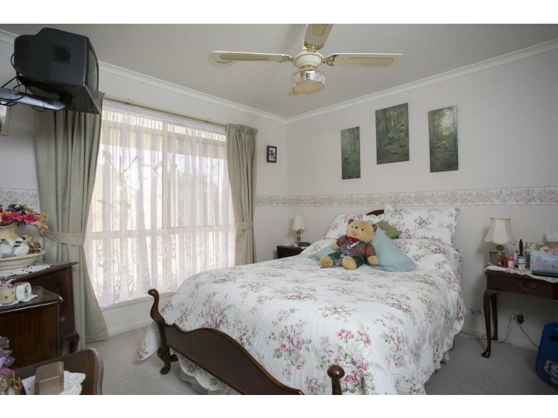 8 Elm Street, Golden Square VIC 3555