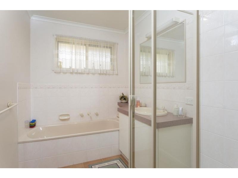 8 Elm Street, Golden Square VIC 3555