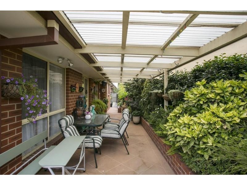 8 Elm Street, Golden Square VIC 3555