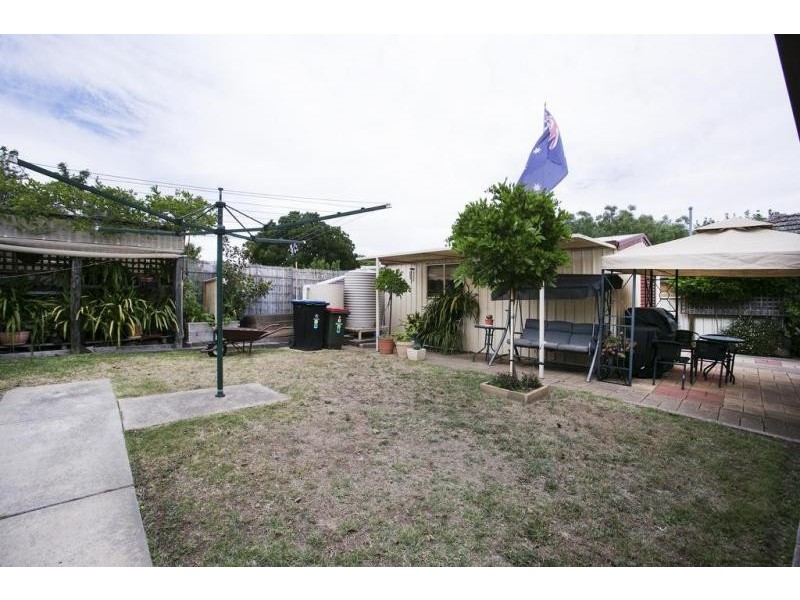 8 Elm Street, Golden Square VIC 3555