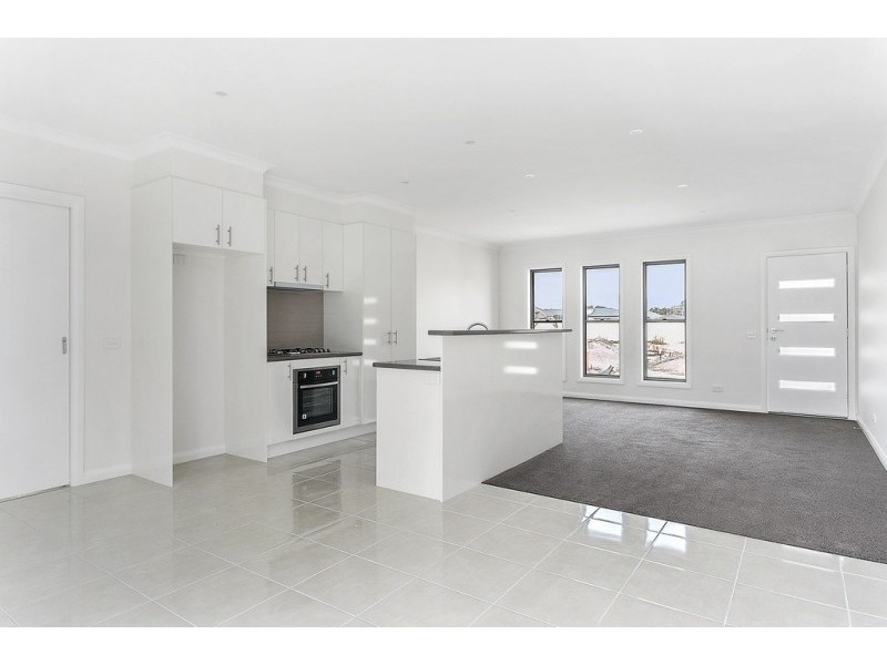 6/18 Market Garden Circuit, Epsom VIC 3551