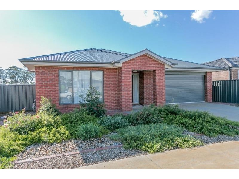 2 Peninsula Drive, Eaglehawk VIC 3556