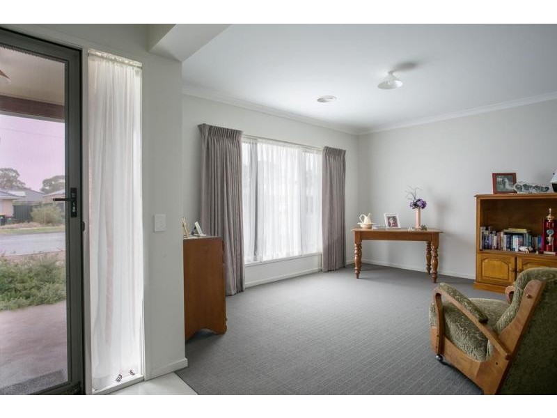 2 Peninsula Drive, Eaglehawk VIC 3556