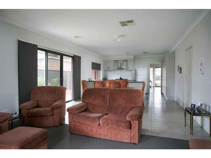2 Peninsula Drive, Eaglehawk VIC 3556