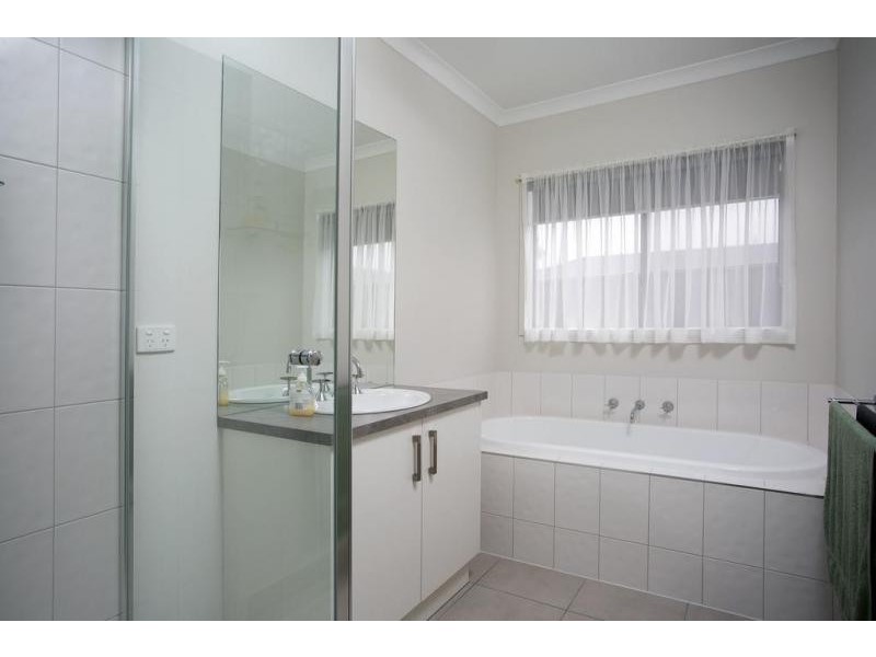 2 Peninsula Drive, Eaglehawk VIC 3556