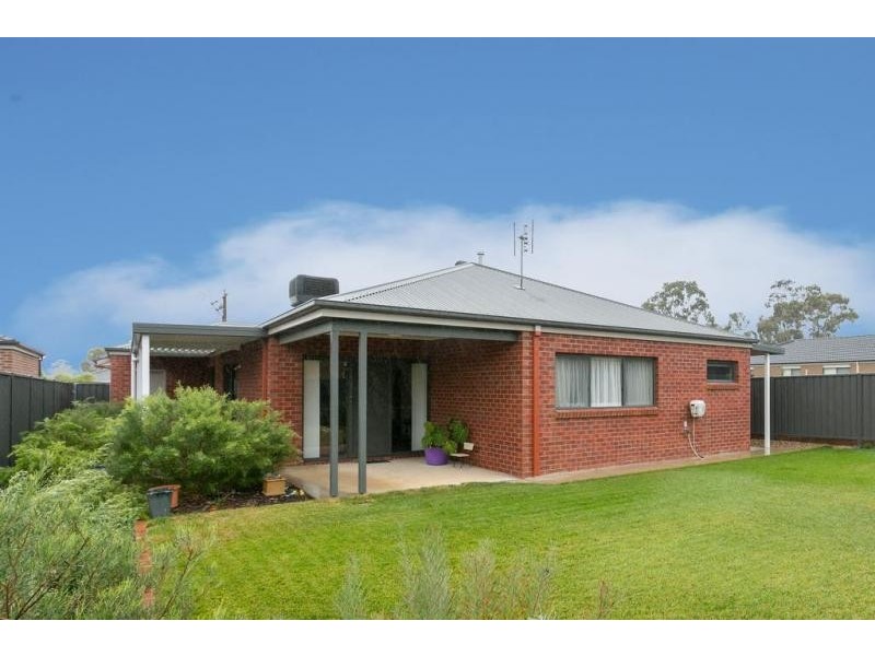 2 Peninsula Drive, Eaglehawk VIC 3556