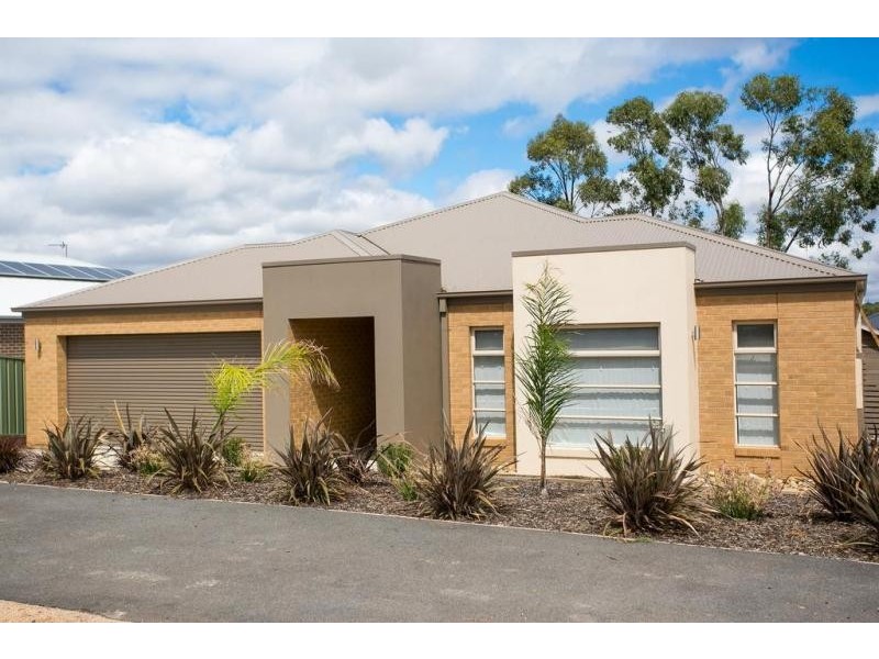 38 Highland Way, Maiden Gully VIC 3551