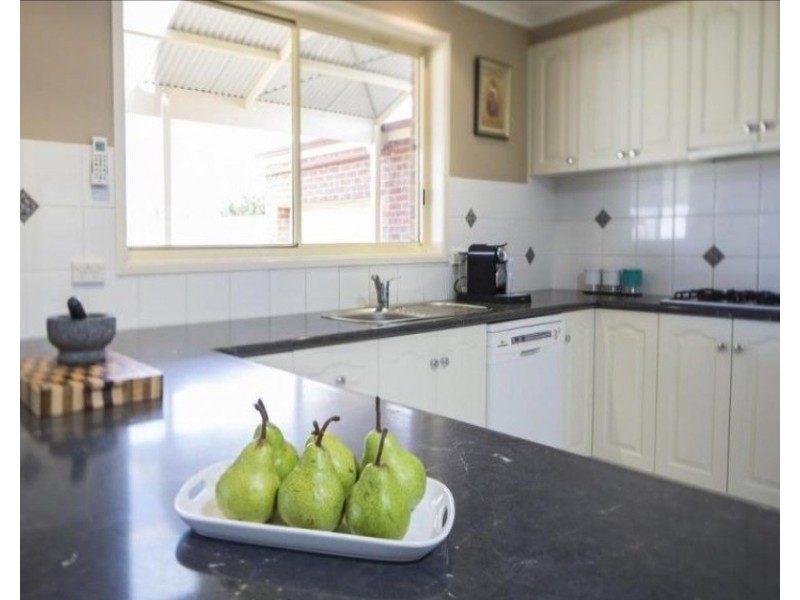 16 Weatherby Drive, Strathdale VIC 3550