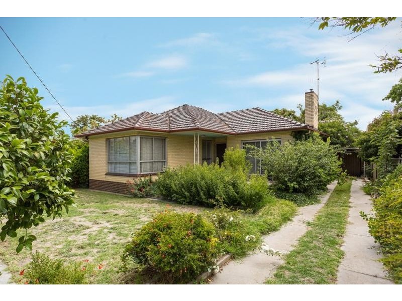 13 Oak Street, Golden Square VIC 3555